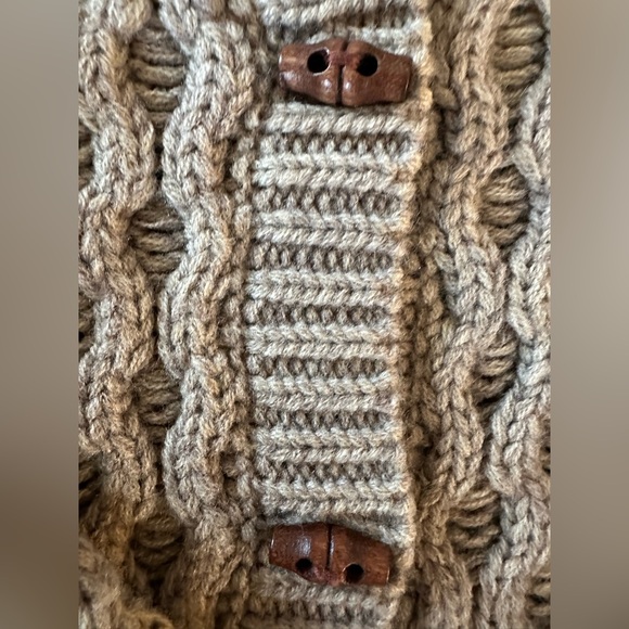 Cable Knit Wooden Toggle Cardigan Sweater - Picture 5 of 7